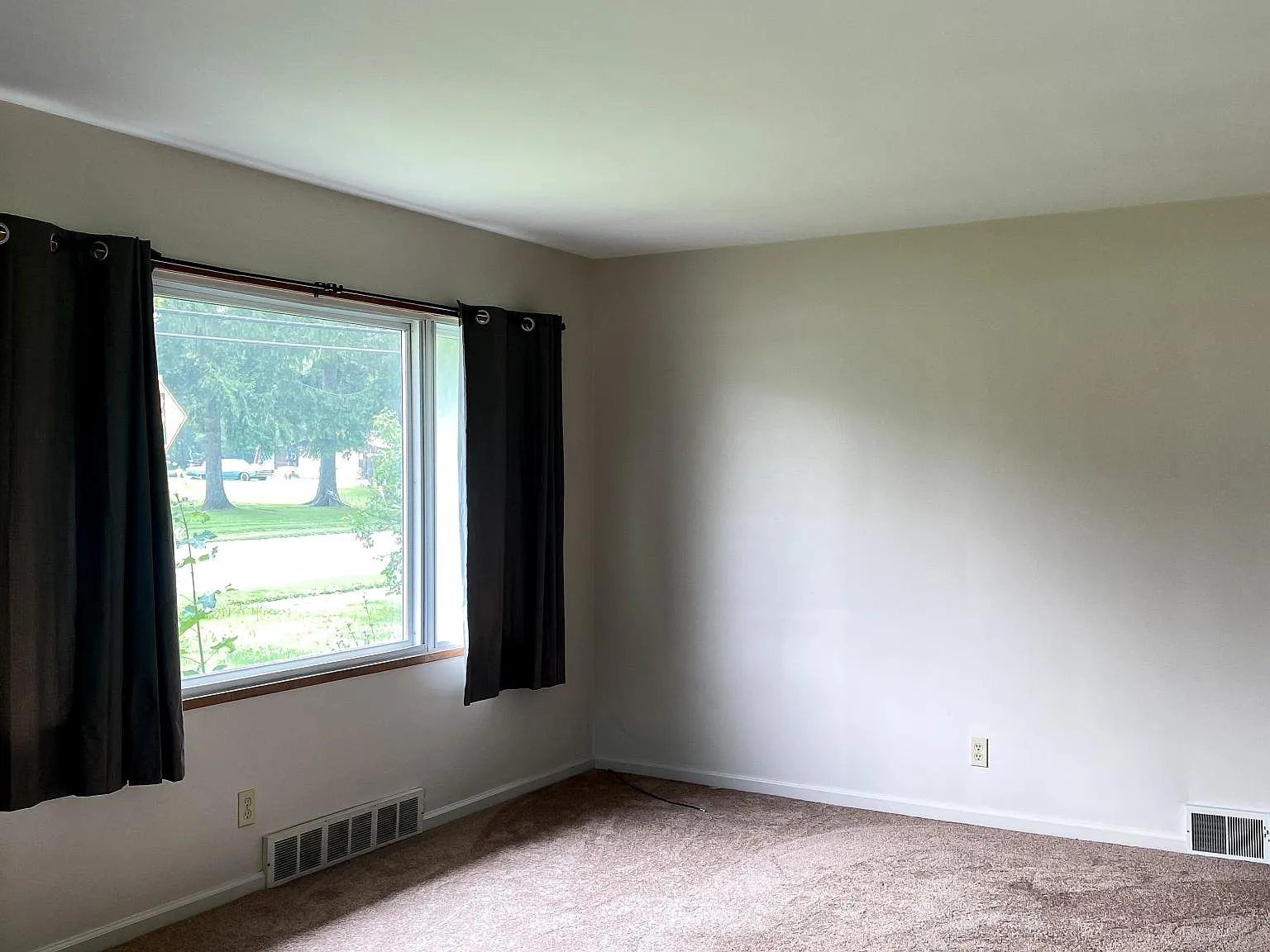 3 bed, $1,500 — Photo 3