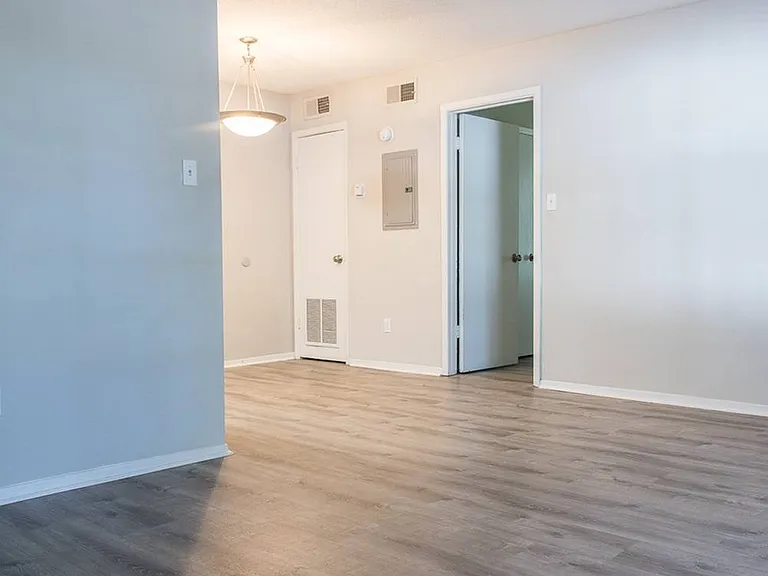 Twin Oaks Apartments — Photo 43