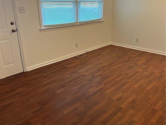4th image of 2404 Phillips Ave