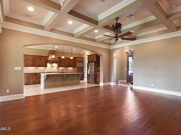 3rd image of 100 Fountain View Dr