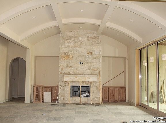 4th image of 10 Florence Ct