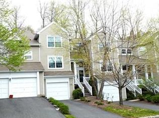 31 Woodmont Dr, Randolph, NJ 07869