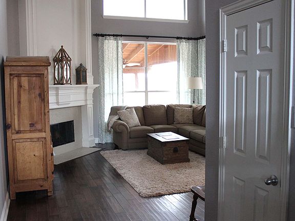 Entry Way to Living Room