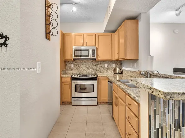 6001 SW 70th St S, Miami, FL 33143