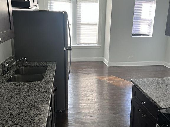 4th image of 7121 S East End Ave Unit 3