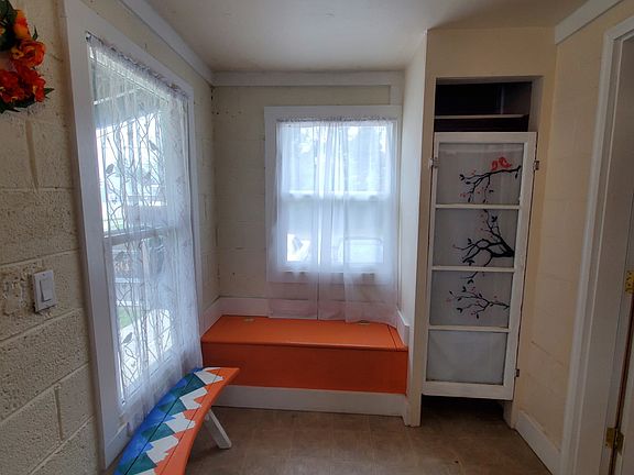5th image of 429 Lincoln Ave