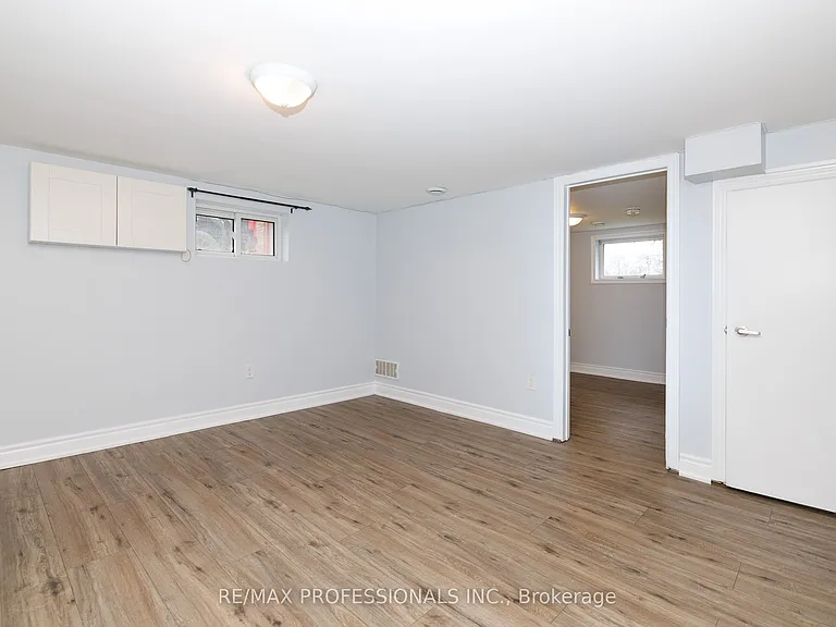 16 Nello St #BASEMENT — Photo 6