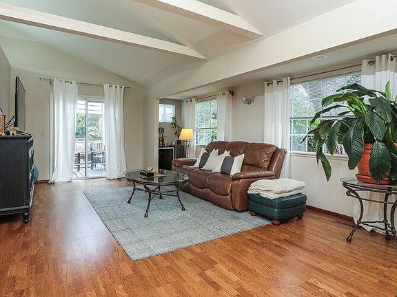 2nd image of 360 Carmelita Dr #3