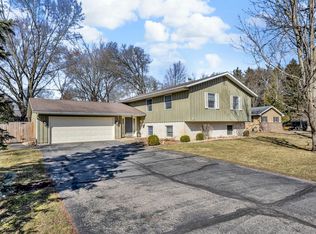 5888 N Rickfield Rd, Jackson, MI 49201