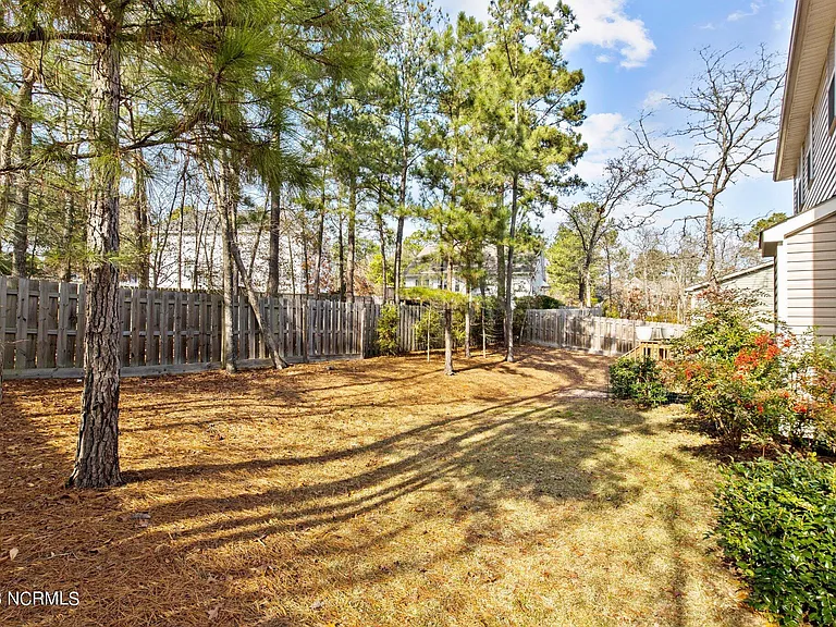 290 Adams Cir — Photo 11