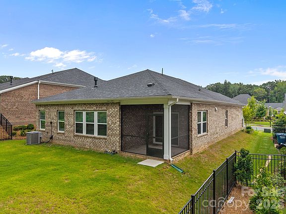 5th image of 5240 Birchhill Rd