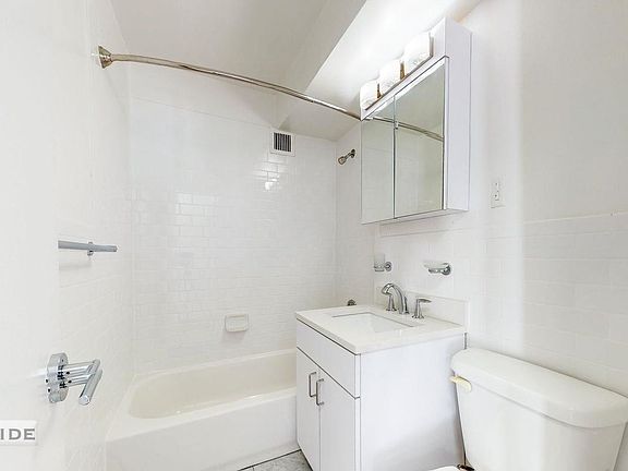 5th image of 165 E 35th St #5K