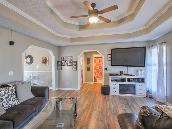 5th image of 120 Lindsey Cir