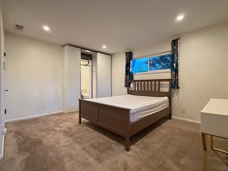 22721 Wildwood St — Photo 21