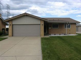 35694 Malibu Dr, Sterling Heights, MI 48312