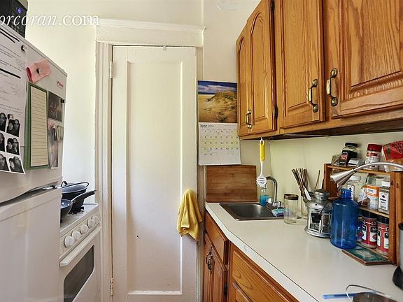 5th image of 49 Willow St APT 5B