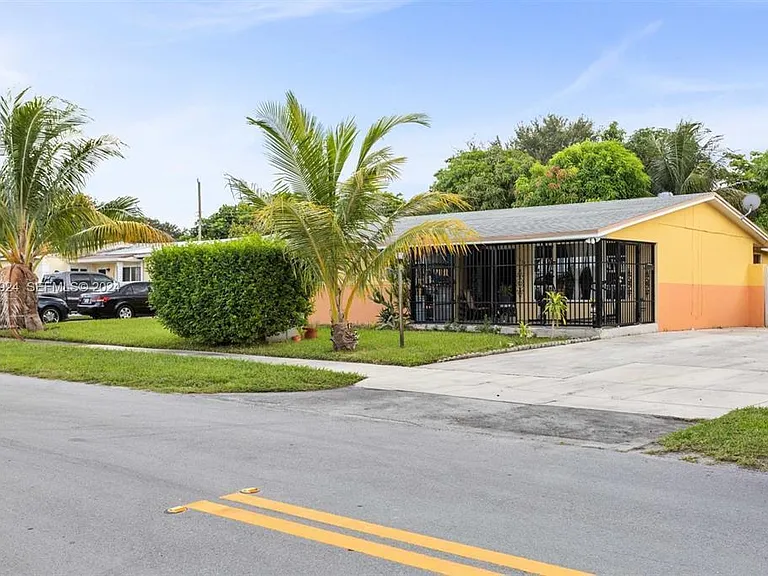 18930 NW 14th Ave — Photo 3