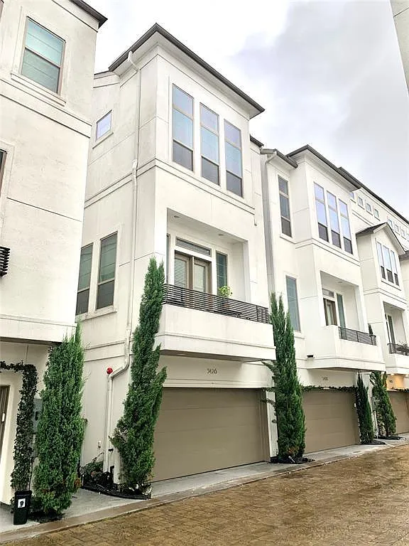 3 bed, 3.5 bath, 2485 sqft, $3,700 — Photo 1