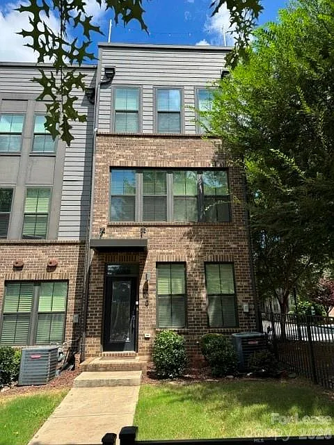 428 W Tremont Ave