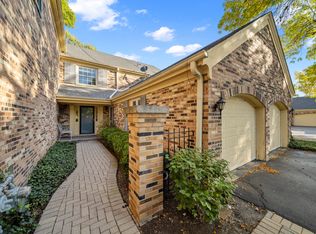 12 The Court Of Island Point, Northbrook, IL
