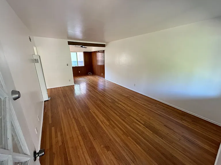 14956 Magnolia Blvd #4 — Photo 7