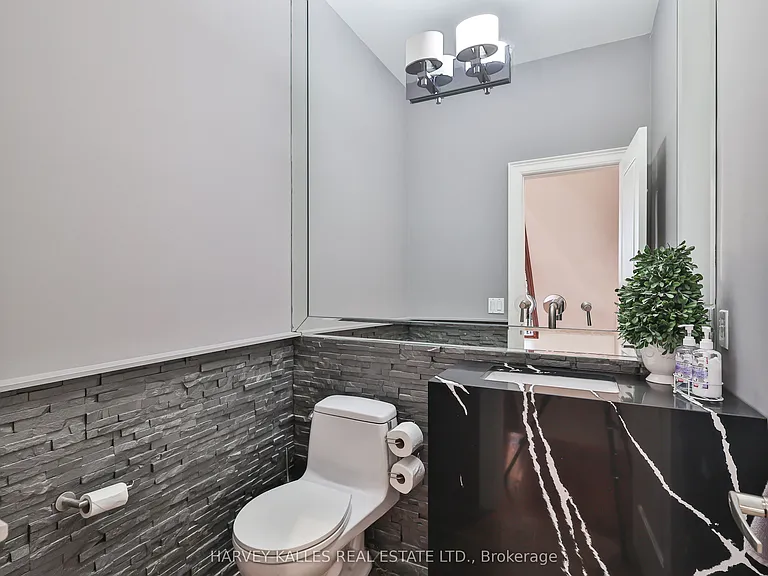 44 Churchill Ave — Photo 25
