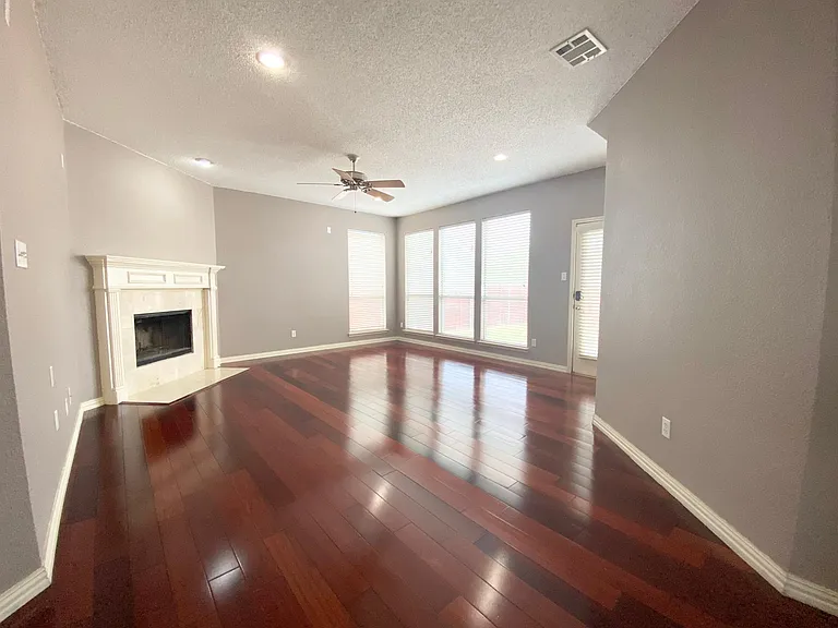 1618 Arbor Creek Dr — Photo 5
