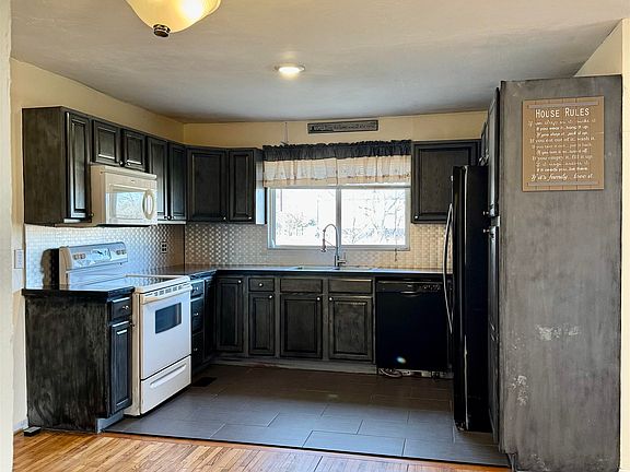 3rd image of 5943 N Ridge Rd