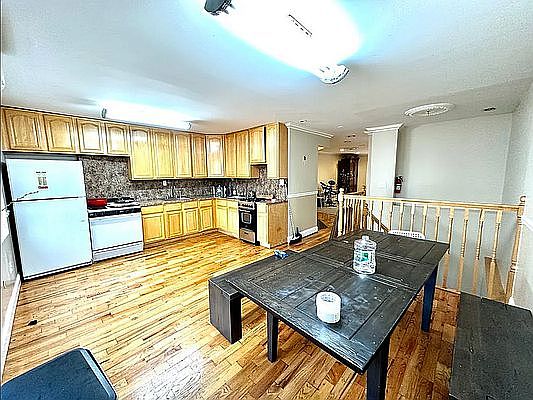 3rd image of 477 Lafayette Ave #2
