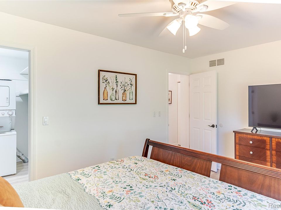 40120 Newport Dr #7, photo 20