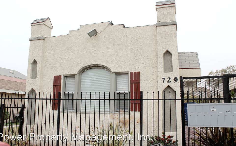 1st image of 729 W 74th St