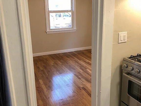 5th image of 938 Pennington St #0