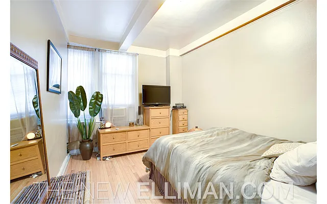 Rented by Douglas Elliman | media 6