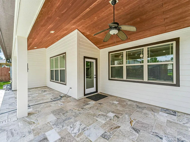 1317 Chantilly Ln — Photo 44