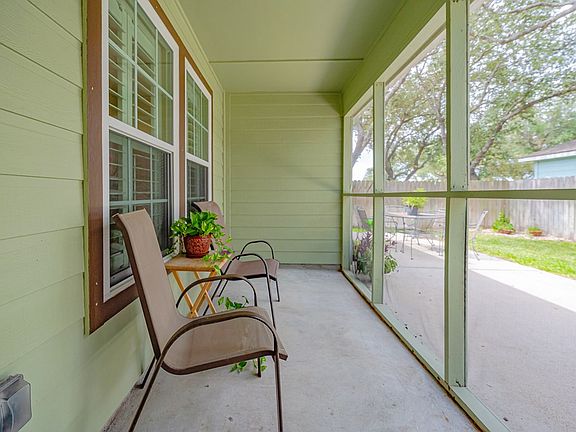 5th image of 115 Breezy St