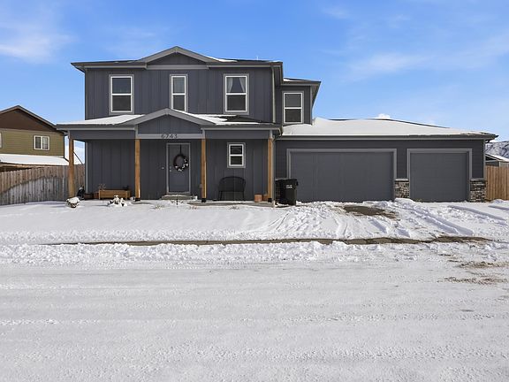 2nd image of 6743 Rogue River Rd