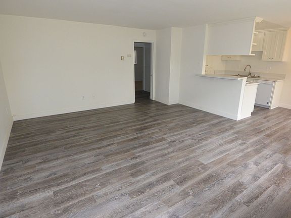 3rd image of 4021 Green Ave #B