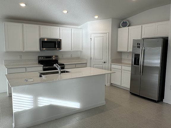 5th image of 1825 Diablo Cir SW