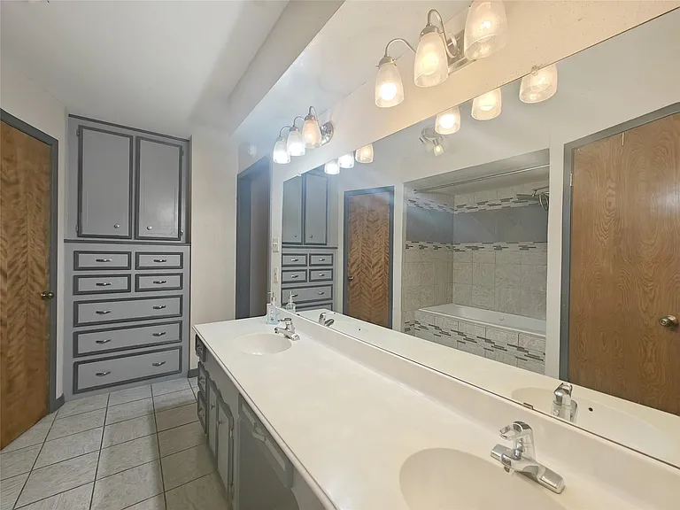 15606 Pinedell Dr — Photo 18