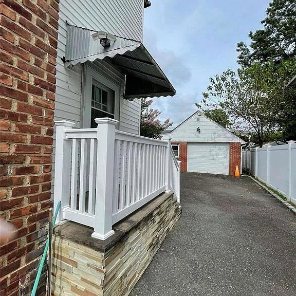 118 Manhattan Ave — Photo 2