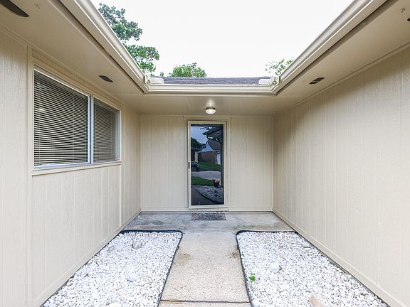 3rd image of 20027 Chipplegate Ln