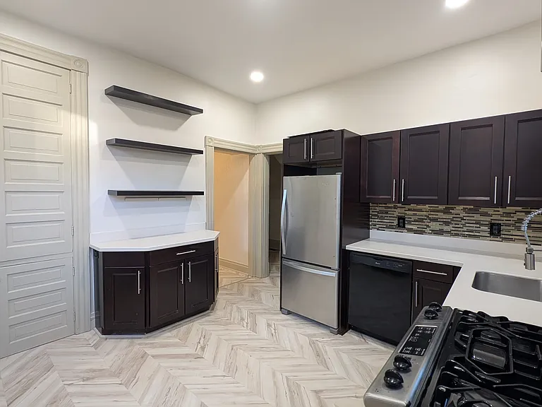 347 Spahr St — Photo 12