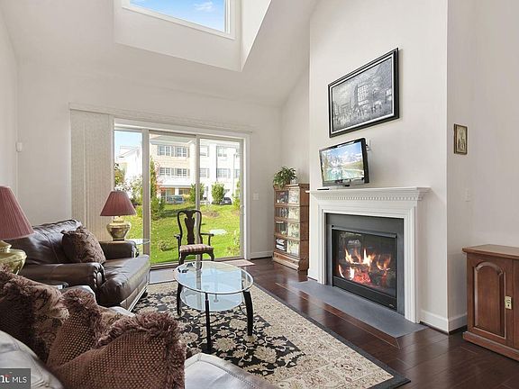 4th image of 44226 Silverpalm Grove Ter