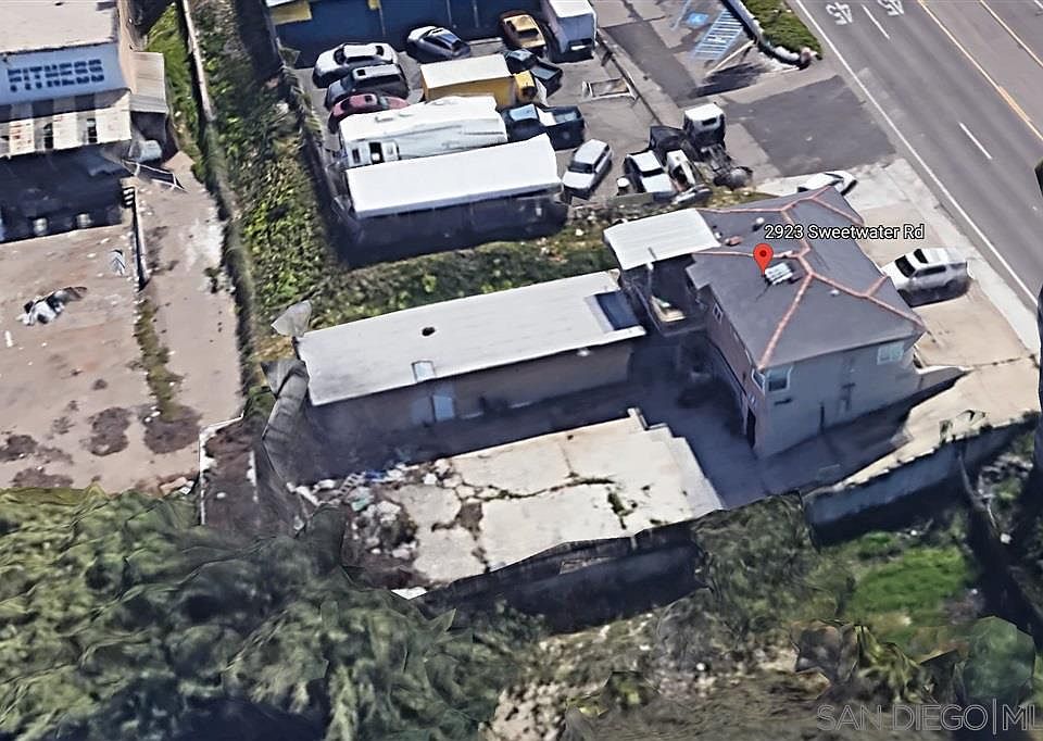 2nd image of 2923 Sweetwater Rd