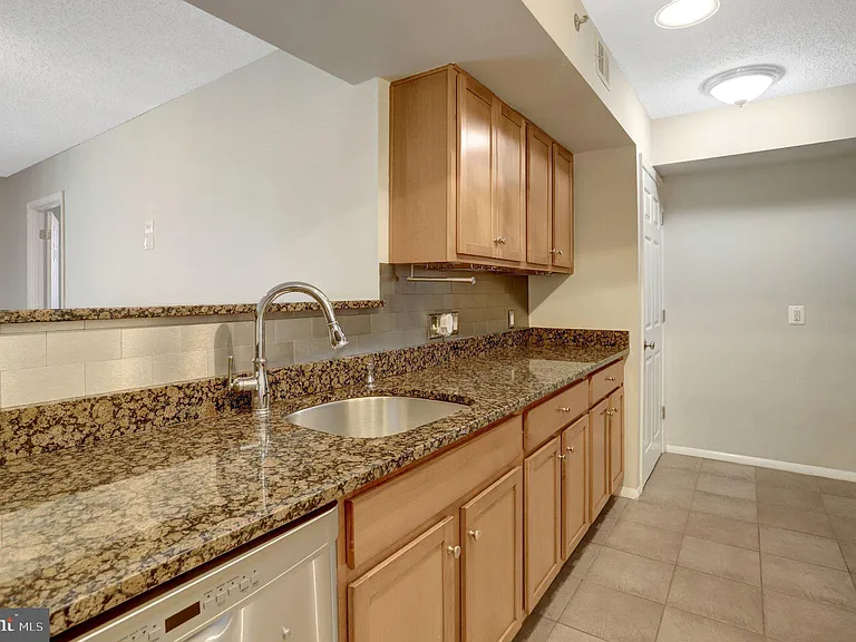 1001 N Vermont St #813 — Photo 4