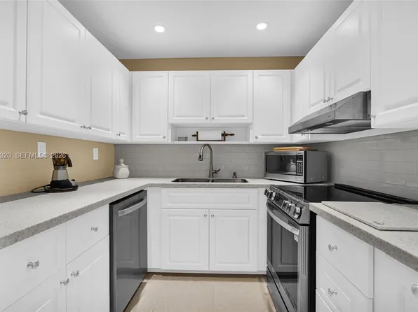 5911 NE 14th Ln APT 301S, Fort Lauderdale, FL 33334