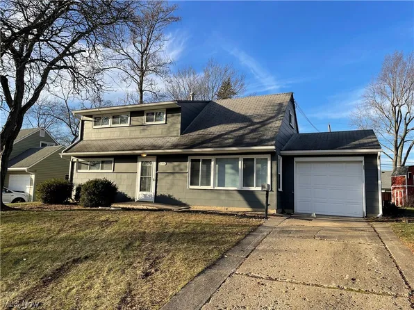 2972 Prange Dr, Cuyahoga Falls, OH 44223