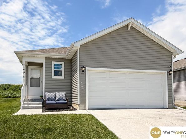 9512 Reynolds St, Omaha, NE 68122