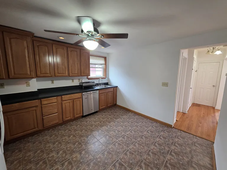 326 Walter Ave — Photo 6