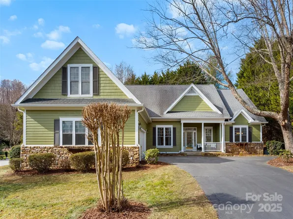 44 Chip Shot Ct, Mills River, NC 28759